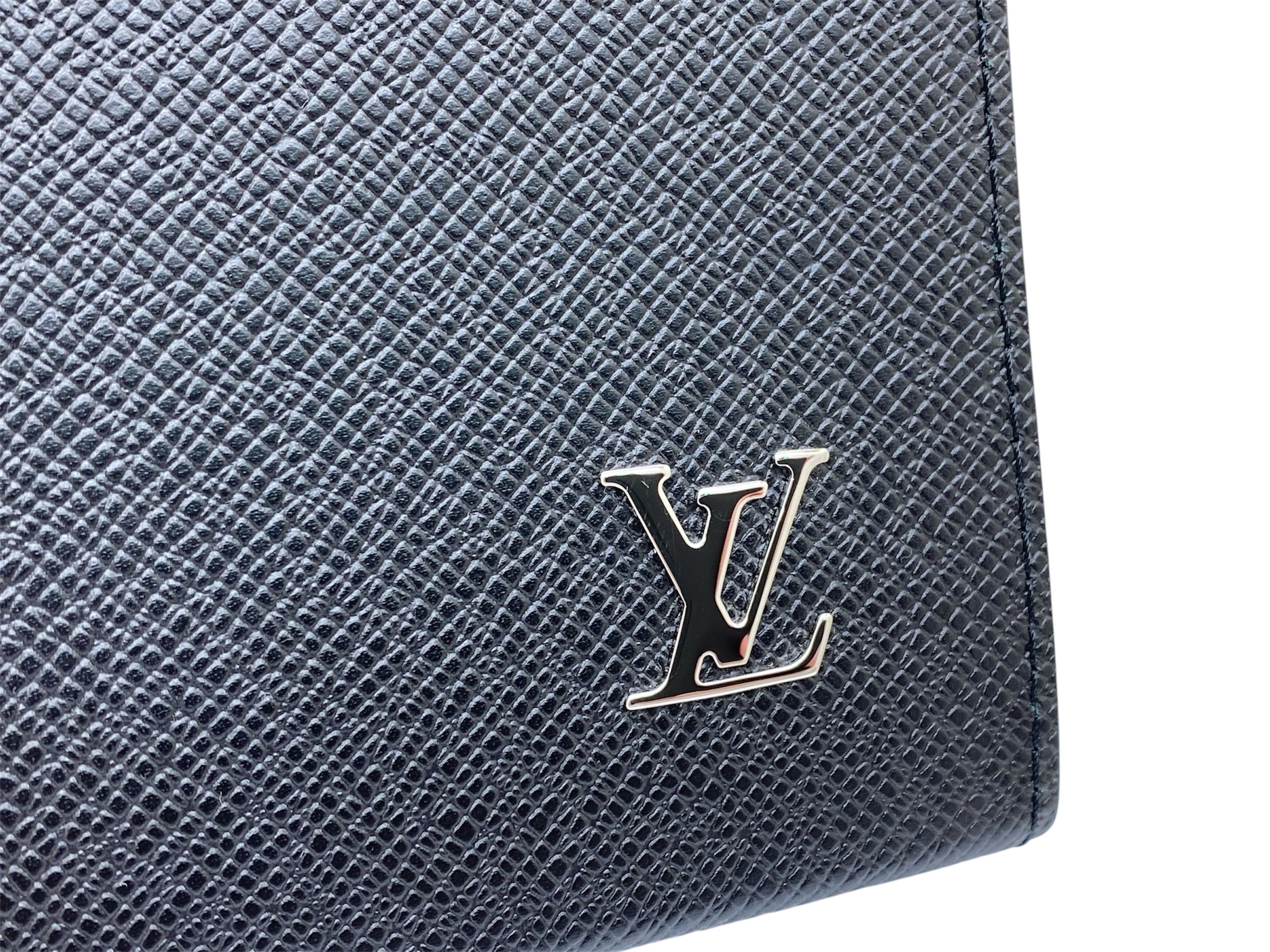 LOUIS VUITTON POCHETTE - TAIGA BLACK